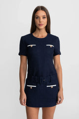 Vestido Curto de Luxo em Tweed Azul: Modelagem Slim e Design Atemporal