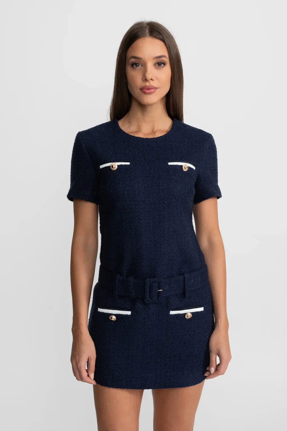 Vestido Curto de Luxo em Tweed Azul: Modelagem Slim e Design Atemporal