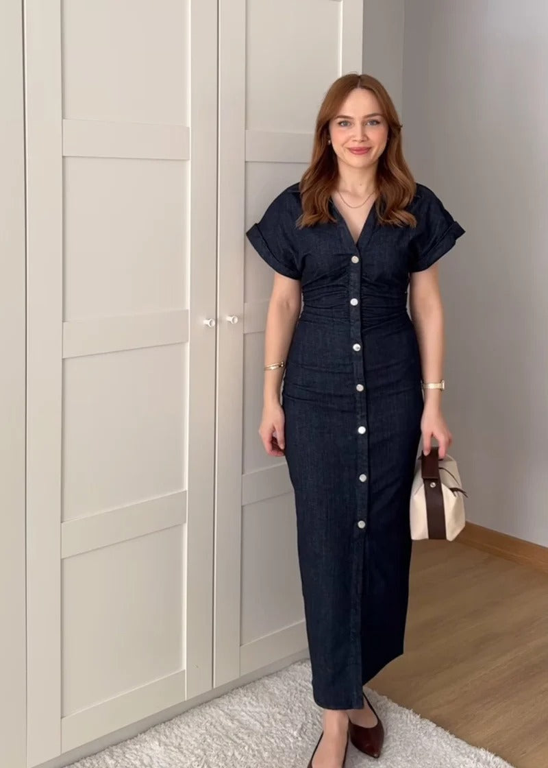 Eduarda | Vestido Midi Preto com Botões Frontais e Manga Curta