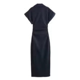 Eduarda | Vestido Midi Preto com Botões Frontais e Manga Curta