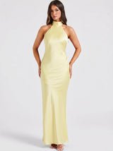 Joana | Vestido Longo Amarelo Pastel com Gola Halter e Silhueta Slim