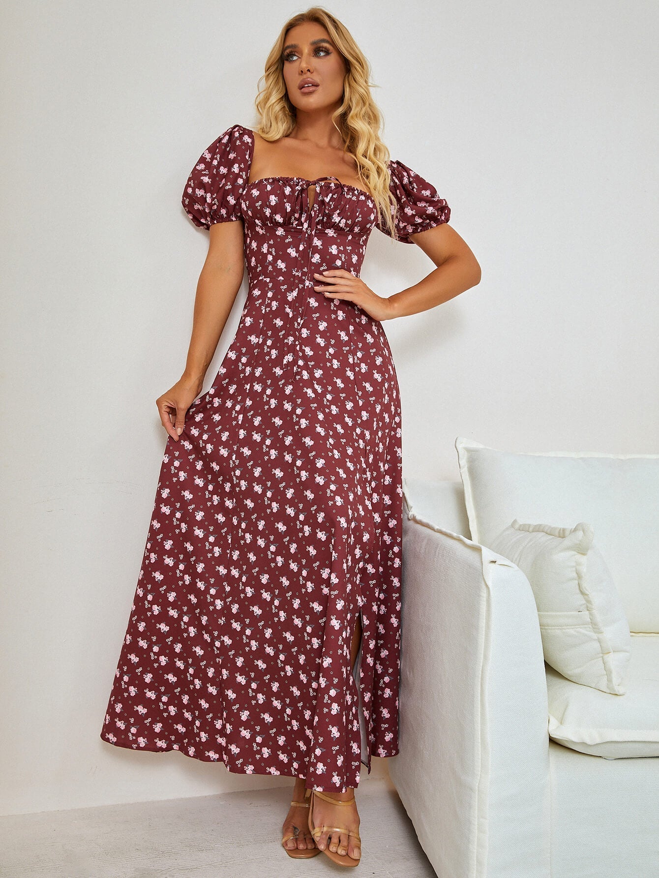 Marcelina | Vestido Midi Floral Azul com Manga Bufante e Fenda Alta