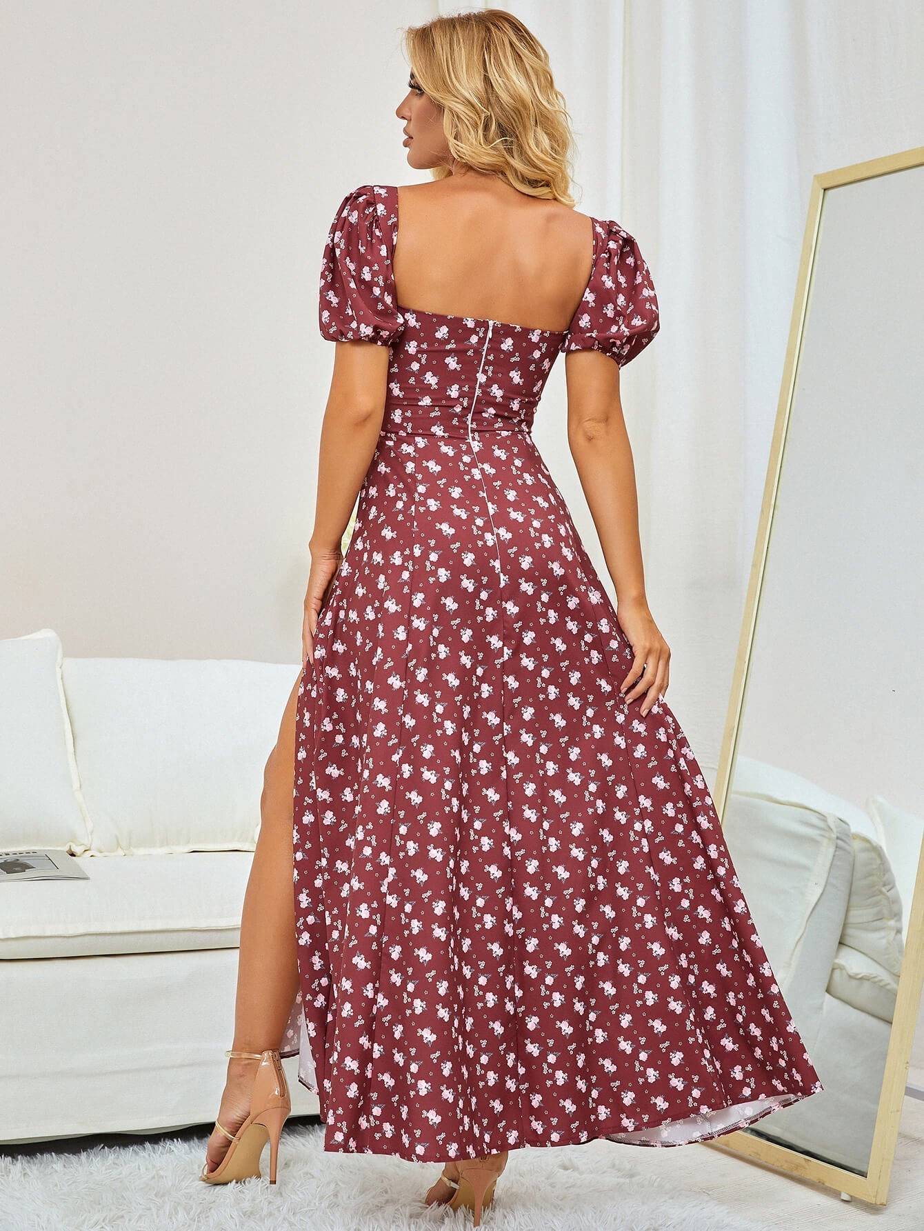 Marcelina | Vestido Midi Floral Azul com Manga Bufante e Fenda Alta