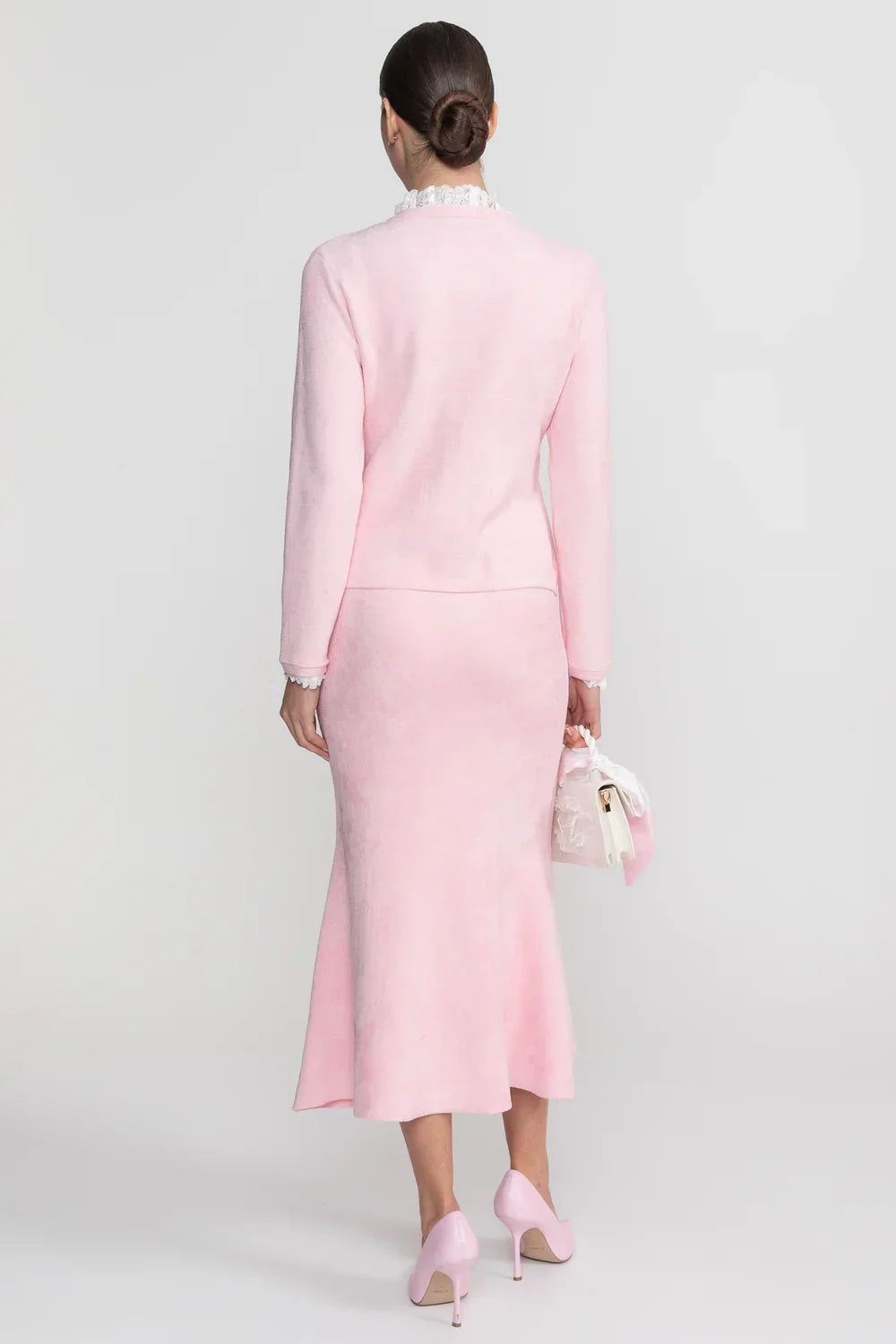 Conjunto Executivo Rosa: Casaco Estruturado e Saia Sereia Midi – Elegância