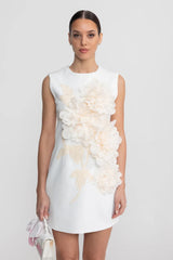 Vestido Curto Alfaiataria com Aplicações Florais em 3D – Exclusividade e Arte