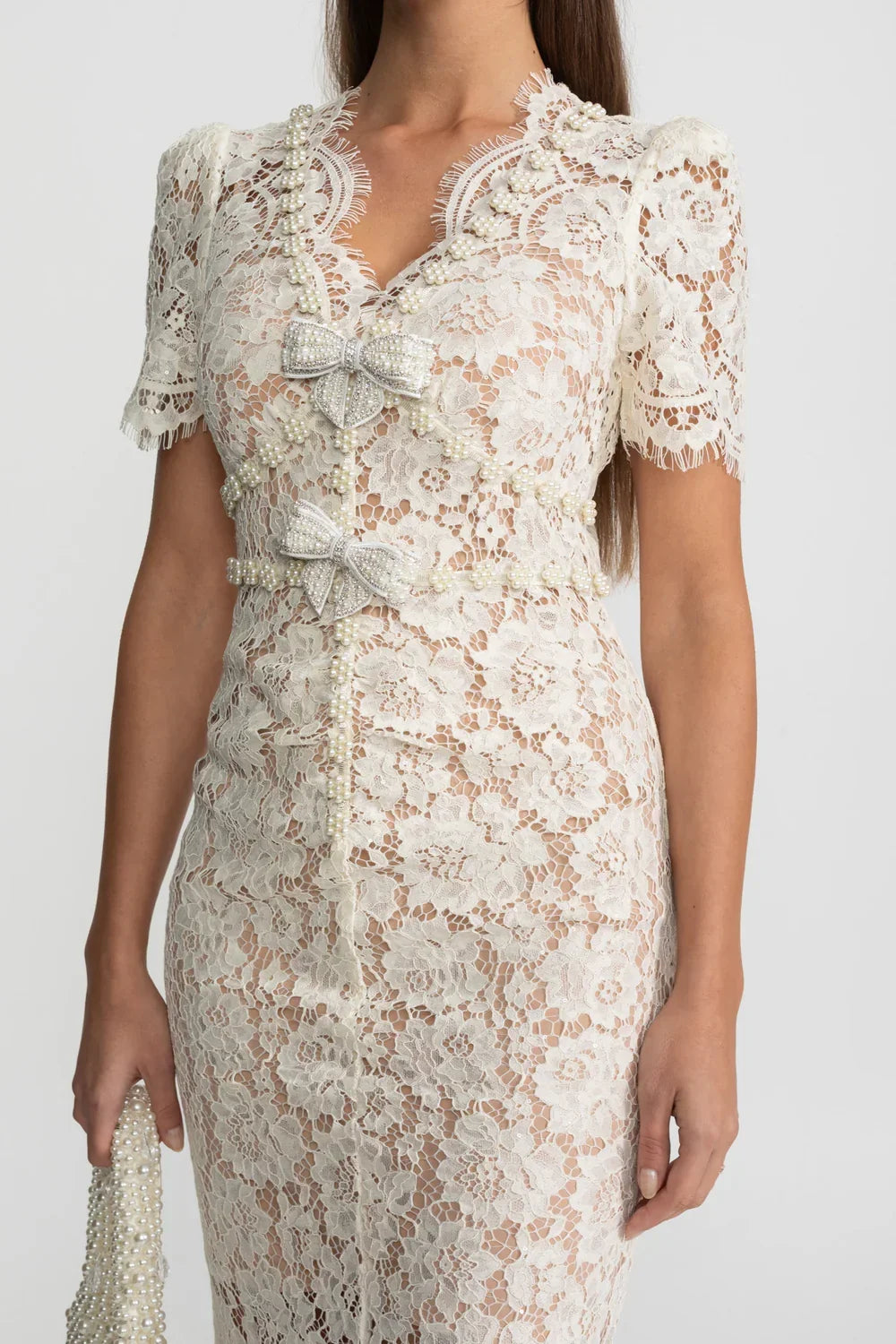 Vestido Midi em Renda Escultural com Cinto e Forro Acetinado