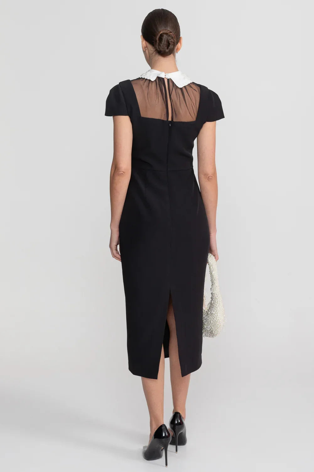 Vestido Longo Bordado e Gola Elegante