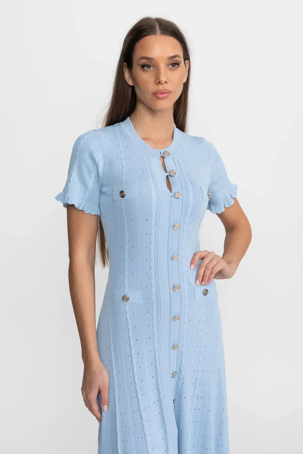 Serena | Vestido Midi em Tricô Vazado Azul com Babados e Botões