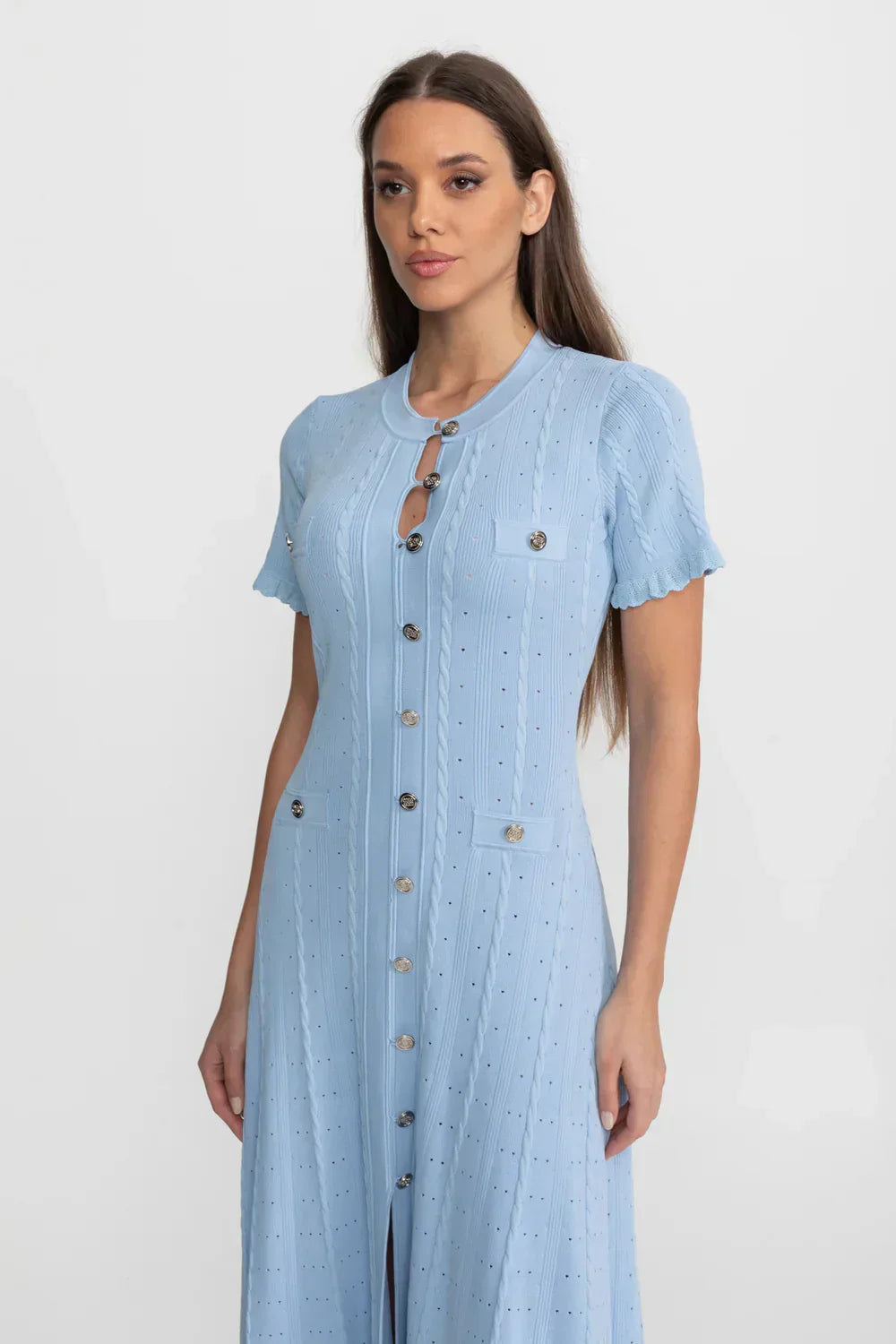 Serena | Vestido Midi em Tricô Vazado Azul com Babados e Botões