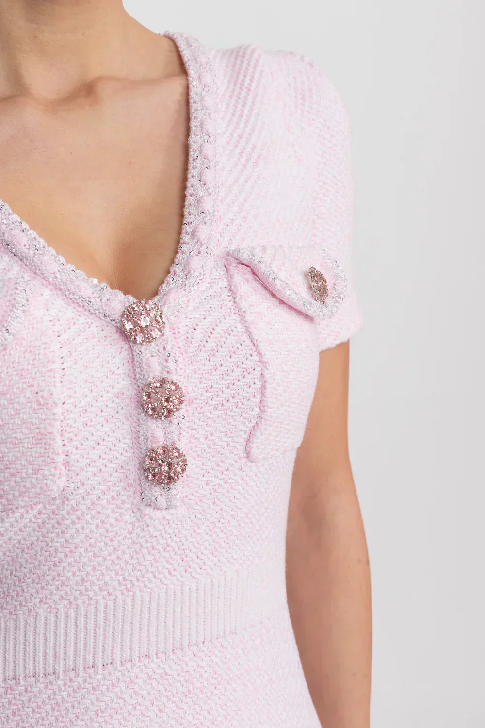 Isabela | Vestido Curto em Tricô Evasê Rosa com Botões
