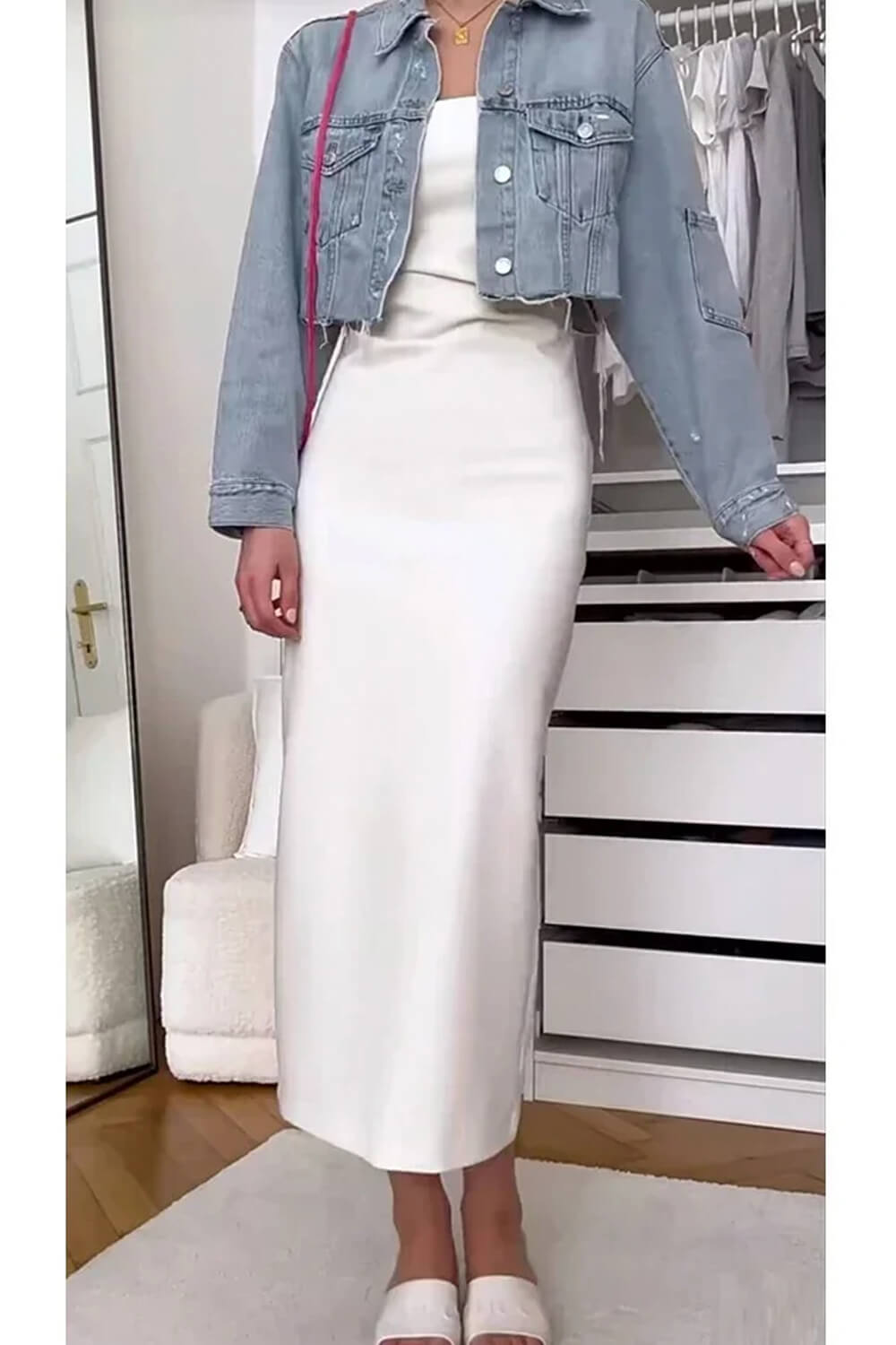 Anya | Vestido Midi Branco Tomara que Caia com Fenda Sutil