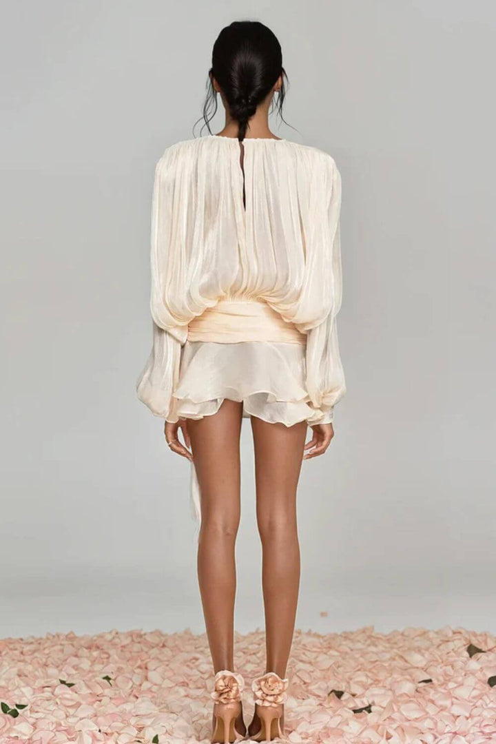 Lavínia | Vestido Curto em Tecido Fluido Off-White com Manga Bufante e Amarração Frontal