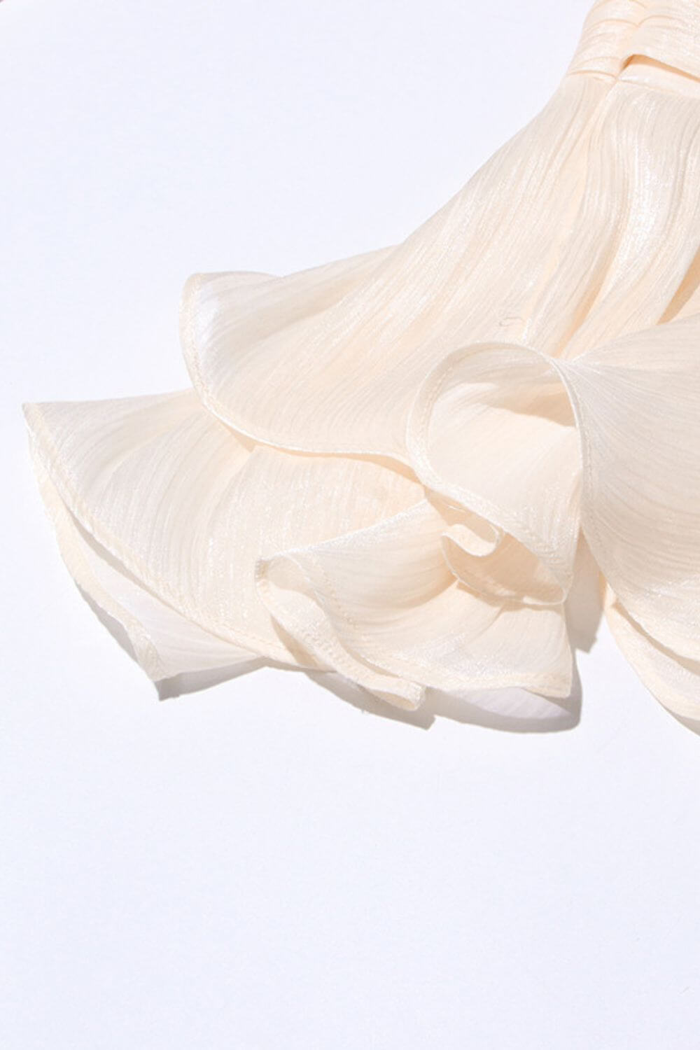 Lavínia | Vestido Curto em Tecido Fluido Off-White com Manga Bufante e Amarração Frontal