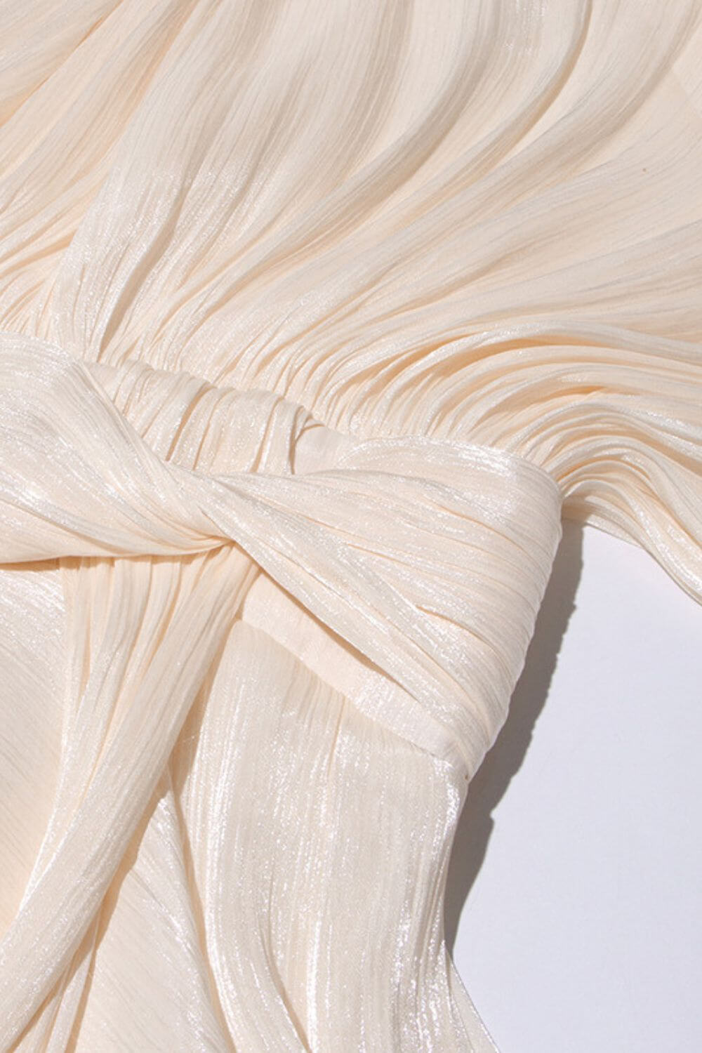 Lavínia | Vestido Curto em Tecido Fluido Off-White com Manga Bufante e Amarração Frontal