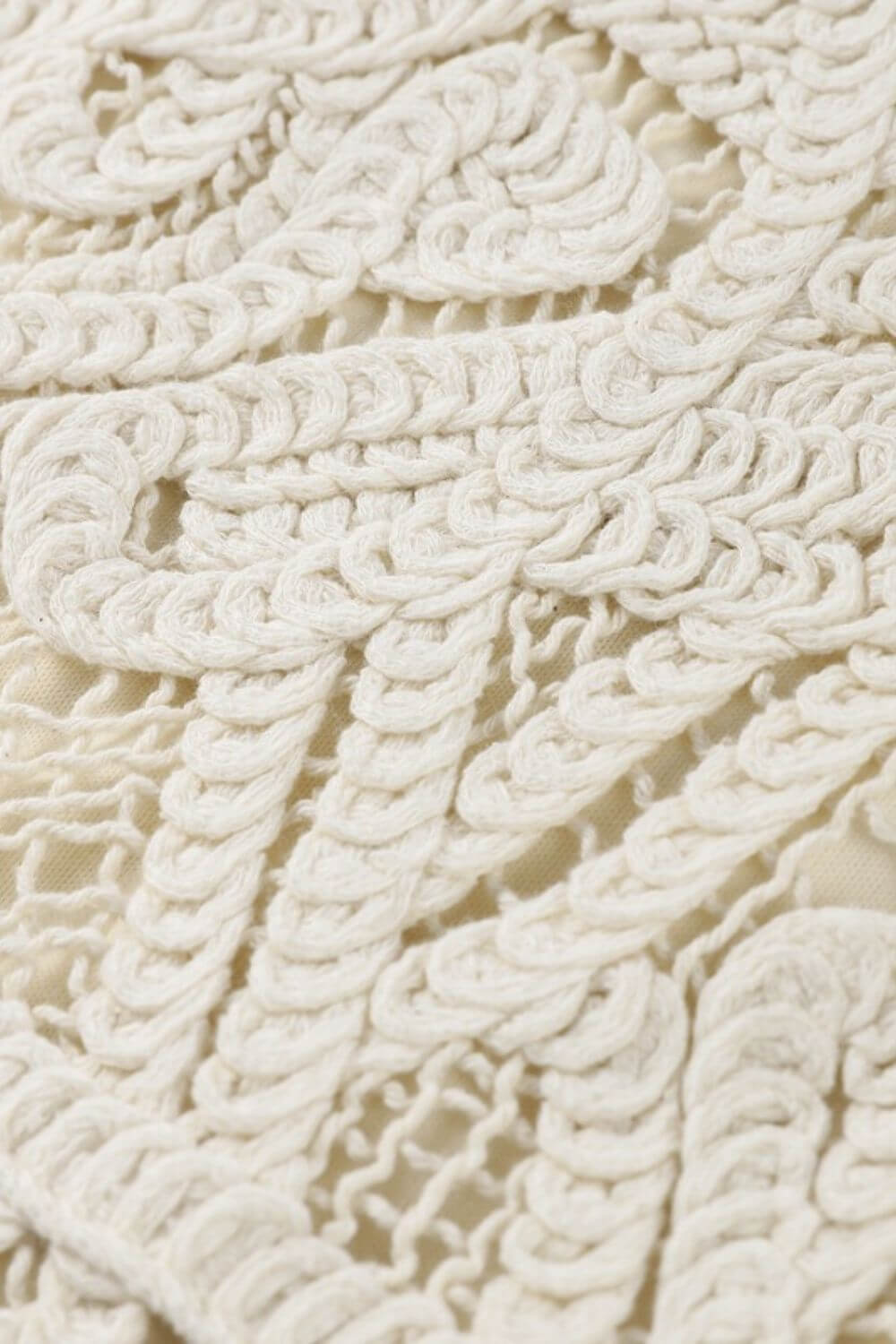 Ophelia | Vestido Mini em Crochê Floral Off-White com Decote Halter