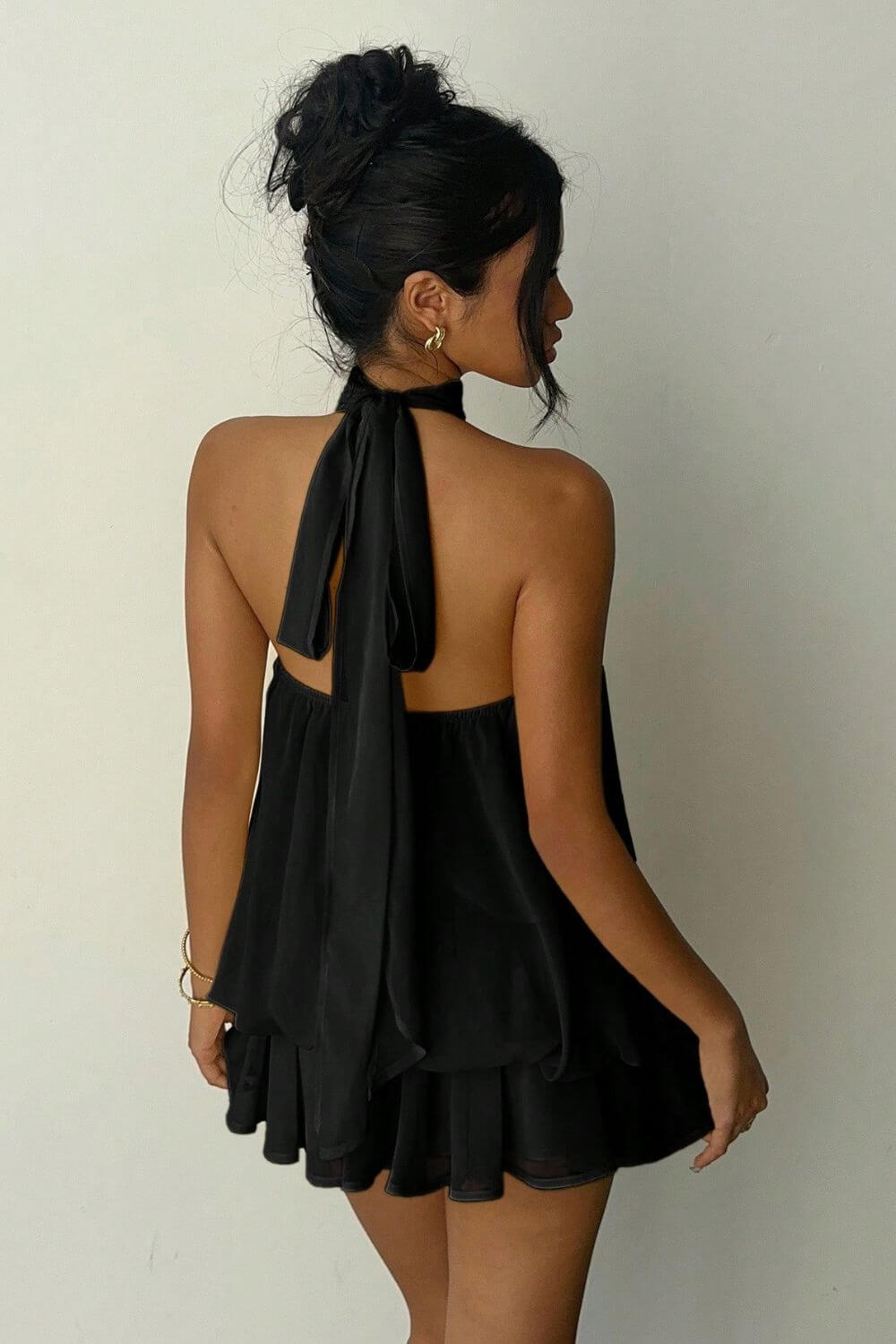 Lina | Macaquinho Curto em Chiffon com Camadas e Gola Halter