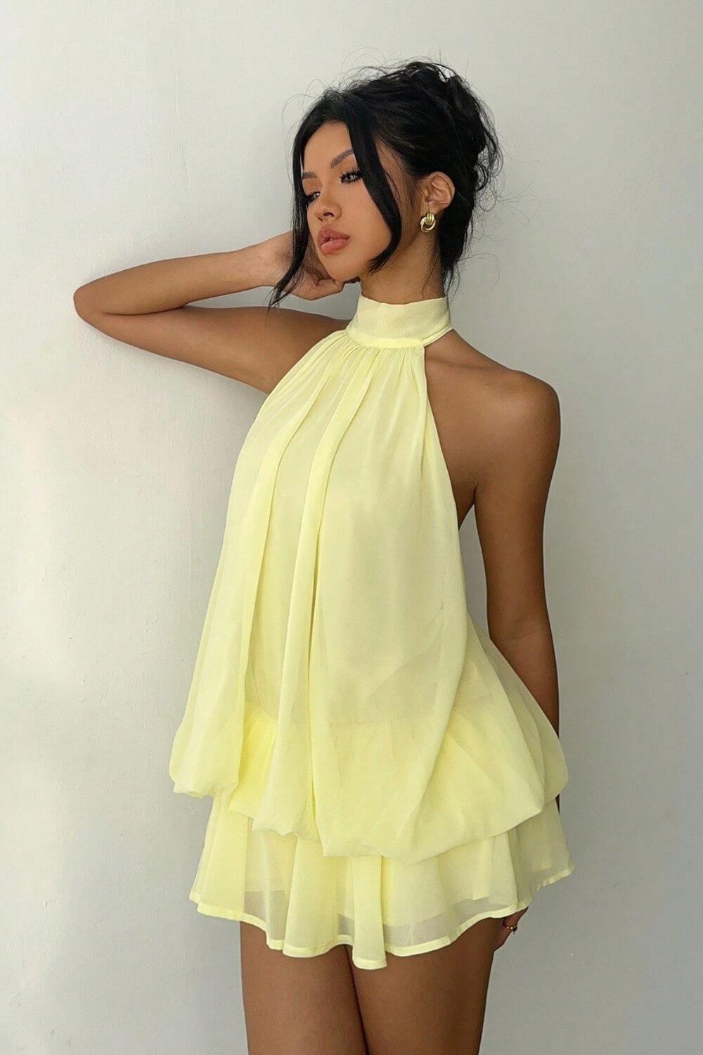 Lina | Macaquinho Curto em Chiffon com Camadas e Gola Halter