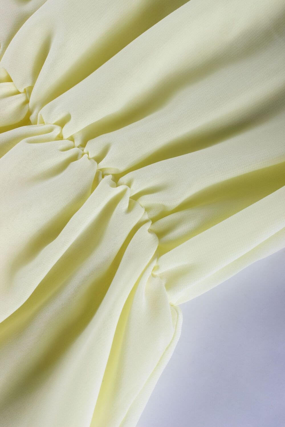 Lina | Macaquinho Curto em Chiffon com Camadas e Gola Halter