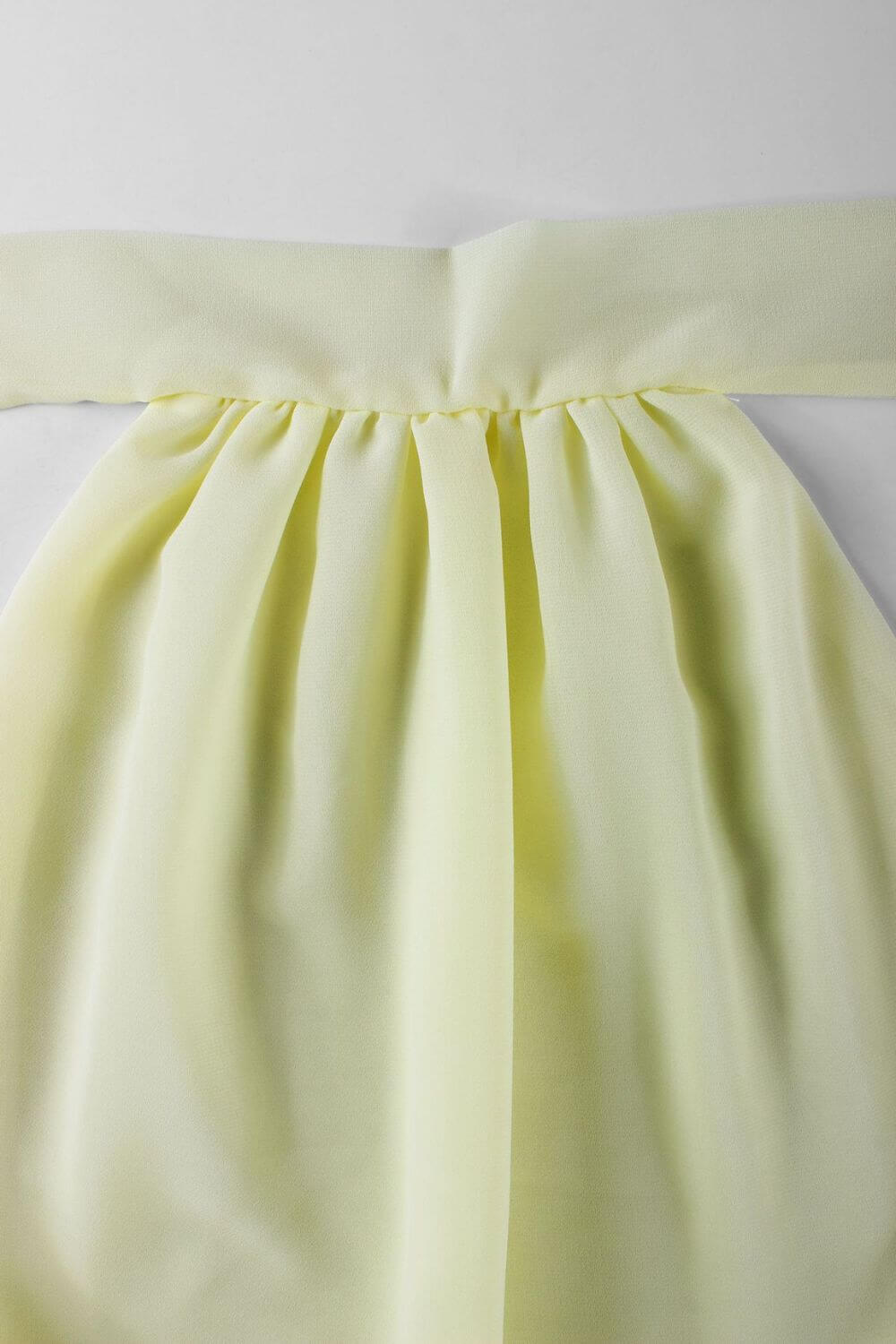 Lina | Macaquinho Curto em Chiffon com Camadas e Gola Halter
