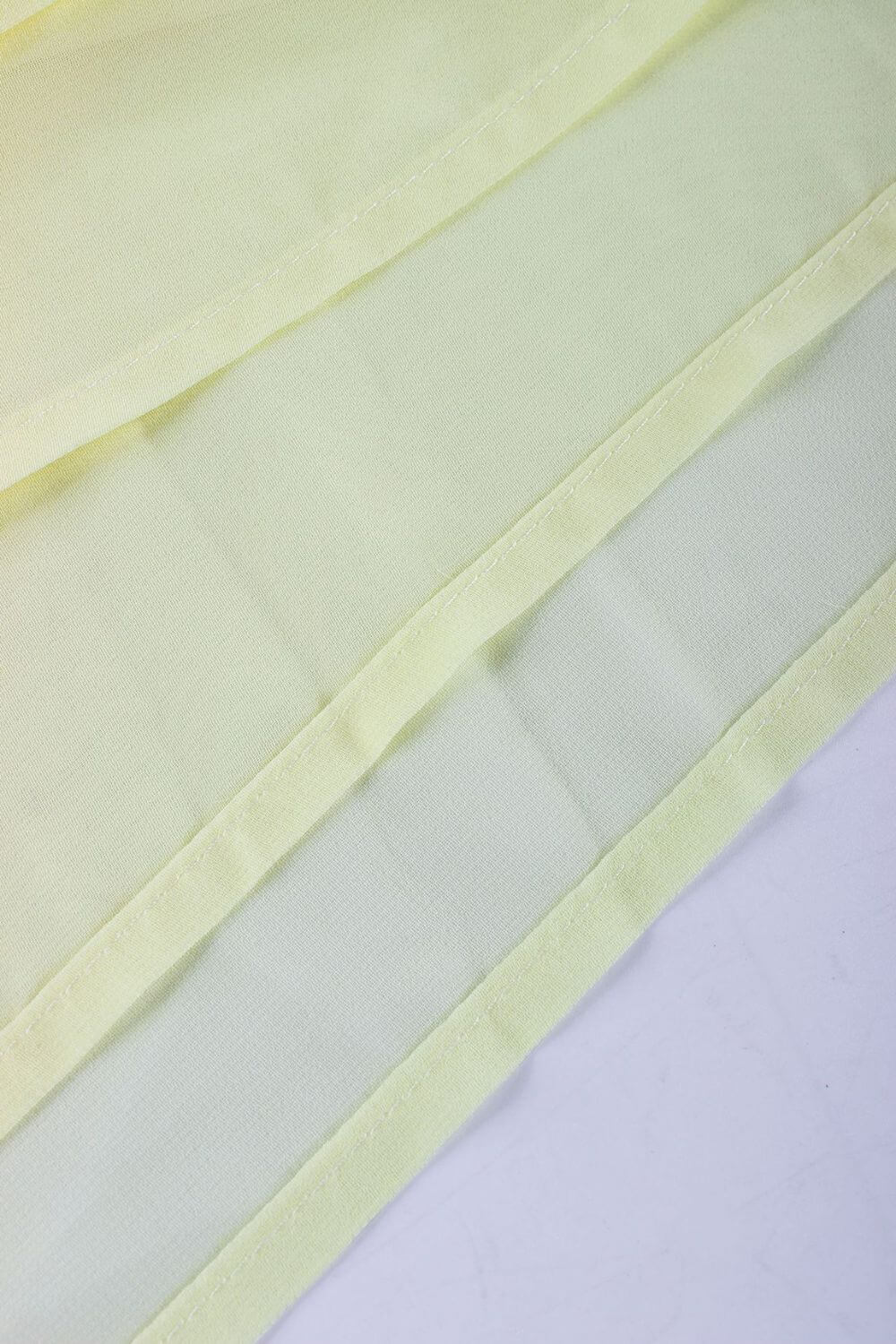 Lina | Macaquinho Curto em Chiffon com Camadas e Gola Halter