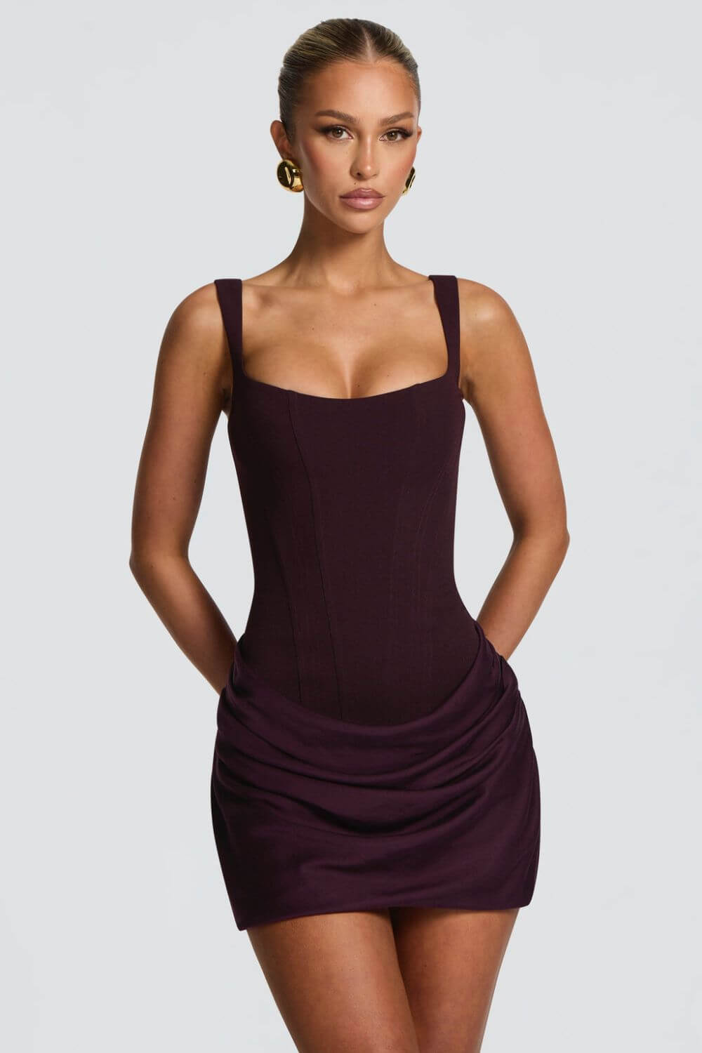 Iara | Vestido Mini Bodycon em Chocolate com Corset Estruturado e Franzido