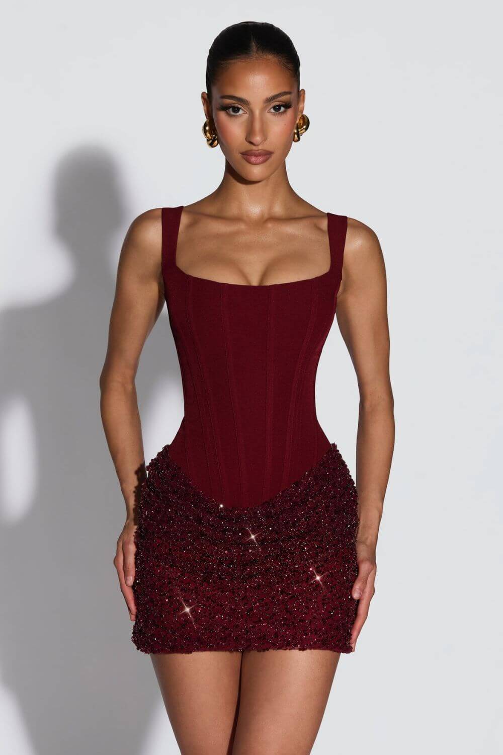 Cornelia | Vestido Mini Bodycon em Vinho com Corset Bordado em Pedraria