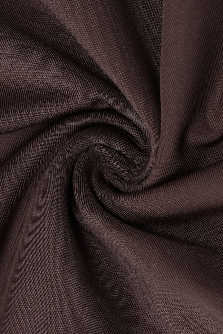 Larissa | Vestido Midi Chocolate com Gola Alta e Fenda Lateral