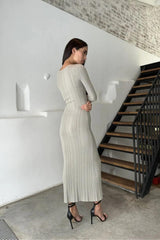 Lia | Vestido Midi Neutro em Malha com Manga Longa Estruturada