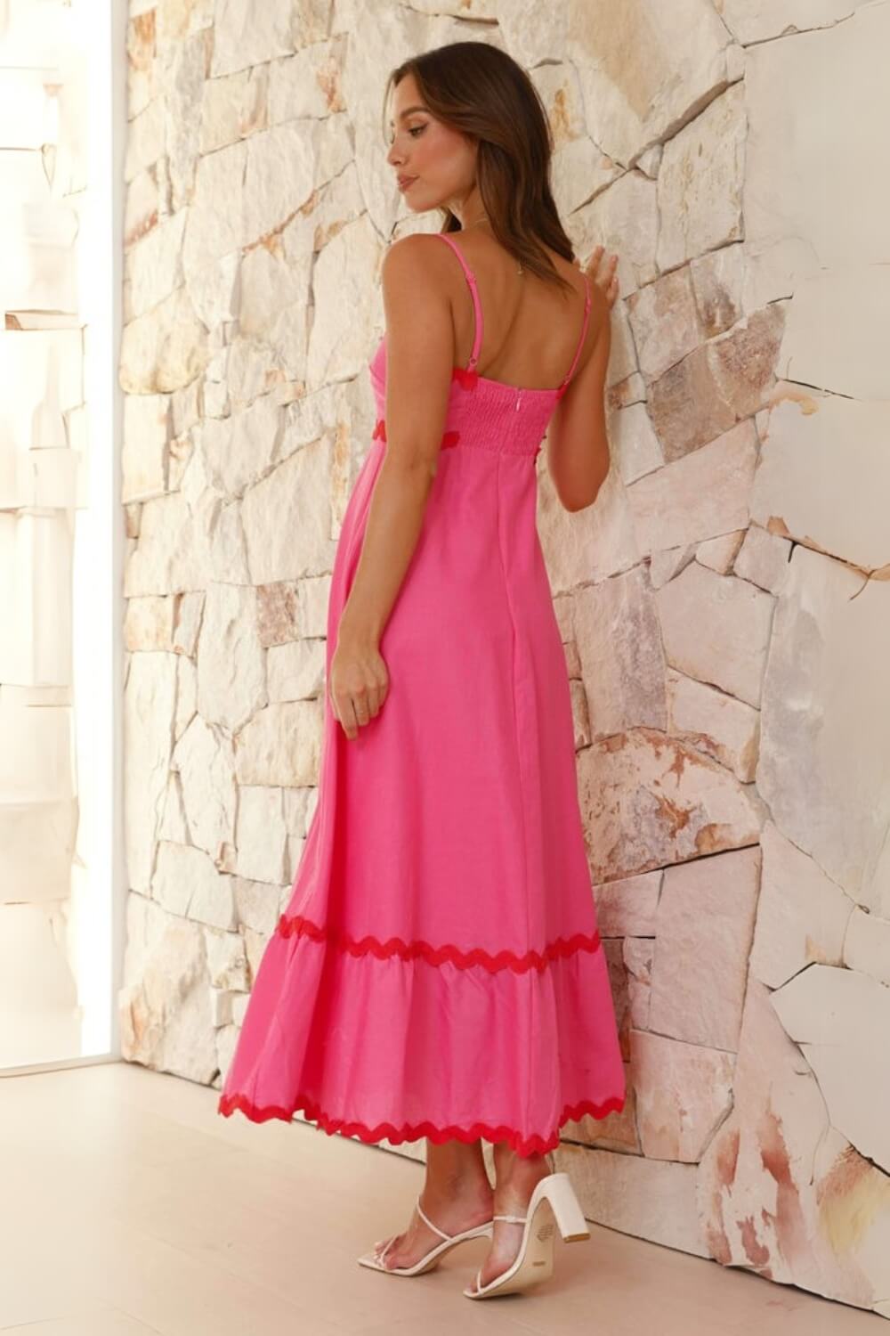 Lila | Vestido Midi Azul com Bordado Guipir e Tomara que Caia