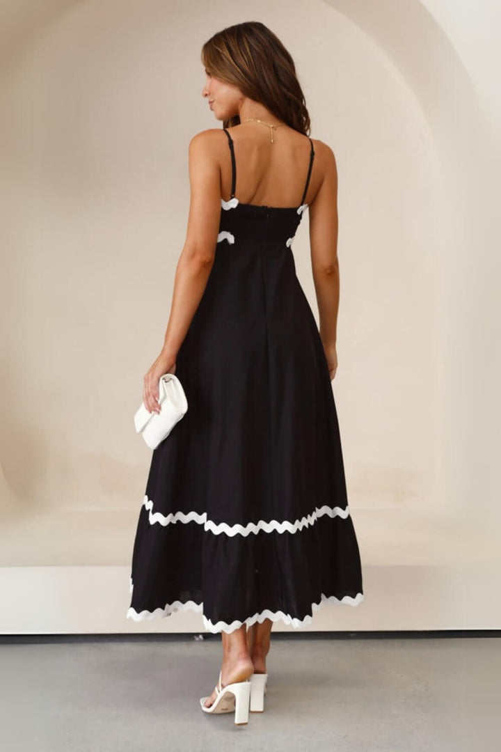Lila | Vestido Midi Azul com Bordado Guipir e Tomara que Caia
