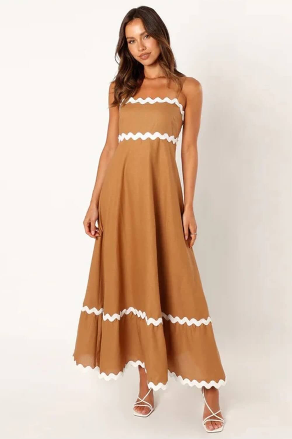 Lila | Vestido Midi Azul com Bordado Guipir e Tomara que Caia