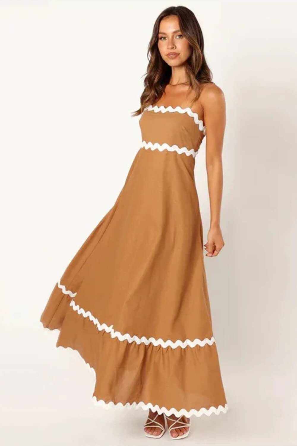 Lila | Vestido Midi Azul com Bordado Guipir e Tomara que Caia