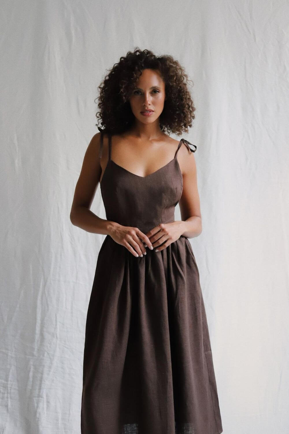 Dandara | Vestido Midi em Algodão com Franzido no Busto e Alça Ajustável