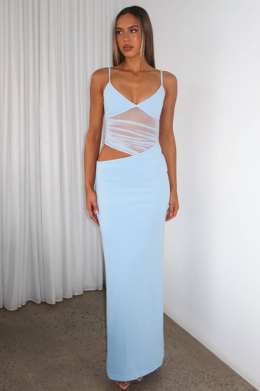 Marcelle | Vestido Longo com Busto em Tule Bordado e Saia Reta em Preto