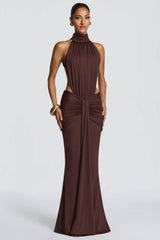 Mahogany | Vestido Longo Sereia em Mogno com Gola Alta Halter e Costas Abertas