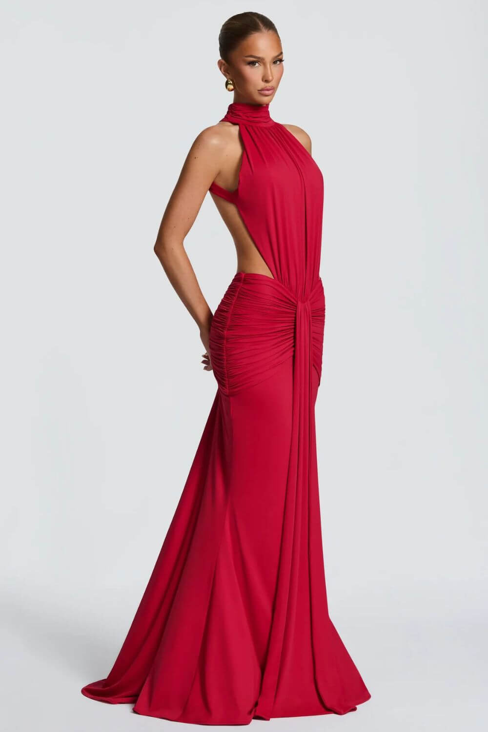 Mahogany | Vestido Longo Sereia em Mogno com Gola Alta Halter e Costas Abertas