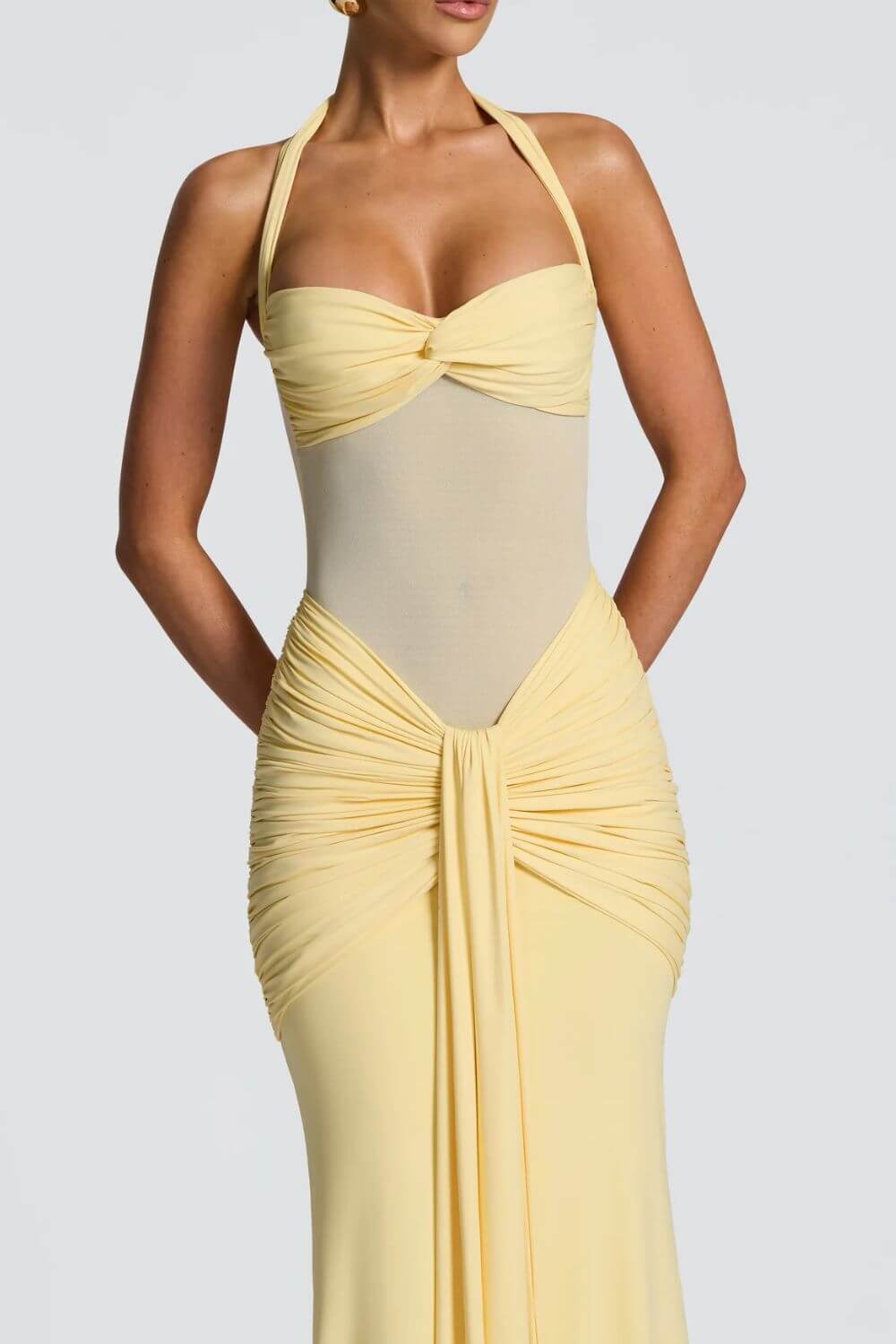 Madeleine | Vestido Longo Drapeado em Vinho com Alças Cruzadas