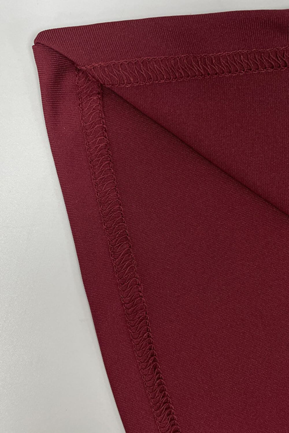 Madeleine | Vestido Longo Drapeado em Vinho com Alças Cruzadas