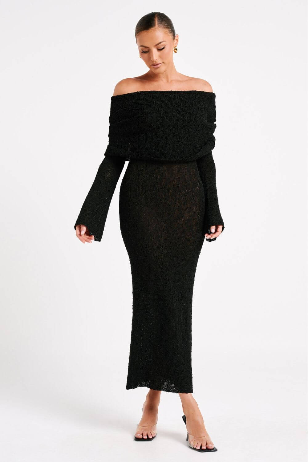 Camila | Vestido Longo Preto Off-Shoulder com Manga Longa