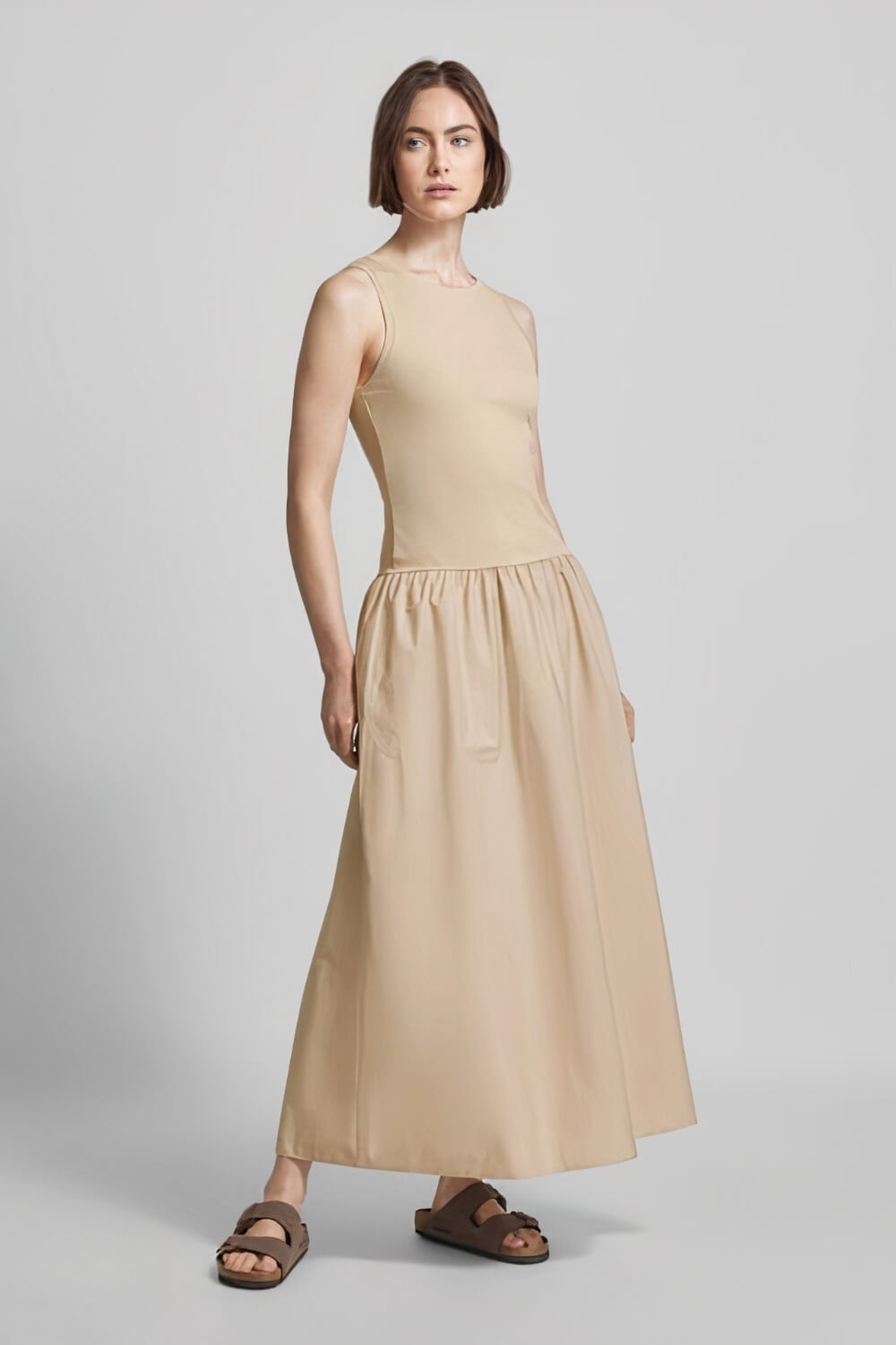 Georgina | Vestido Midi Nude em Poliamida com Cintura Franzida