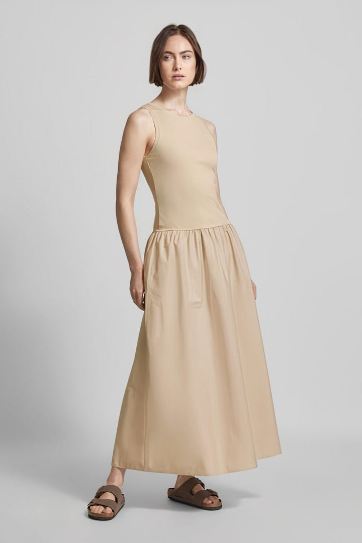 Georgina | Vestido Midi Nude em Poliamida com Cintura Franzida