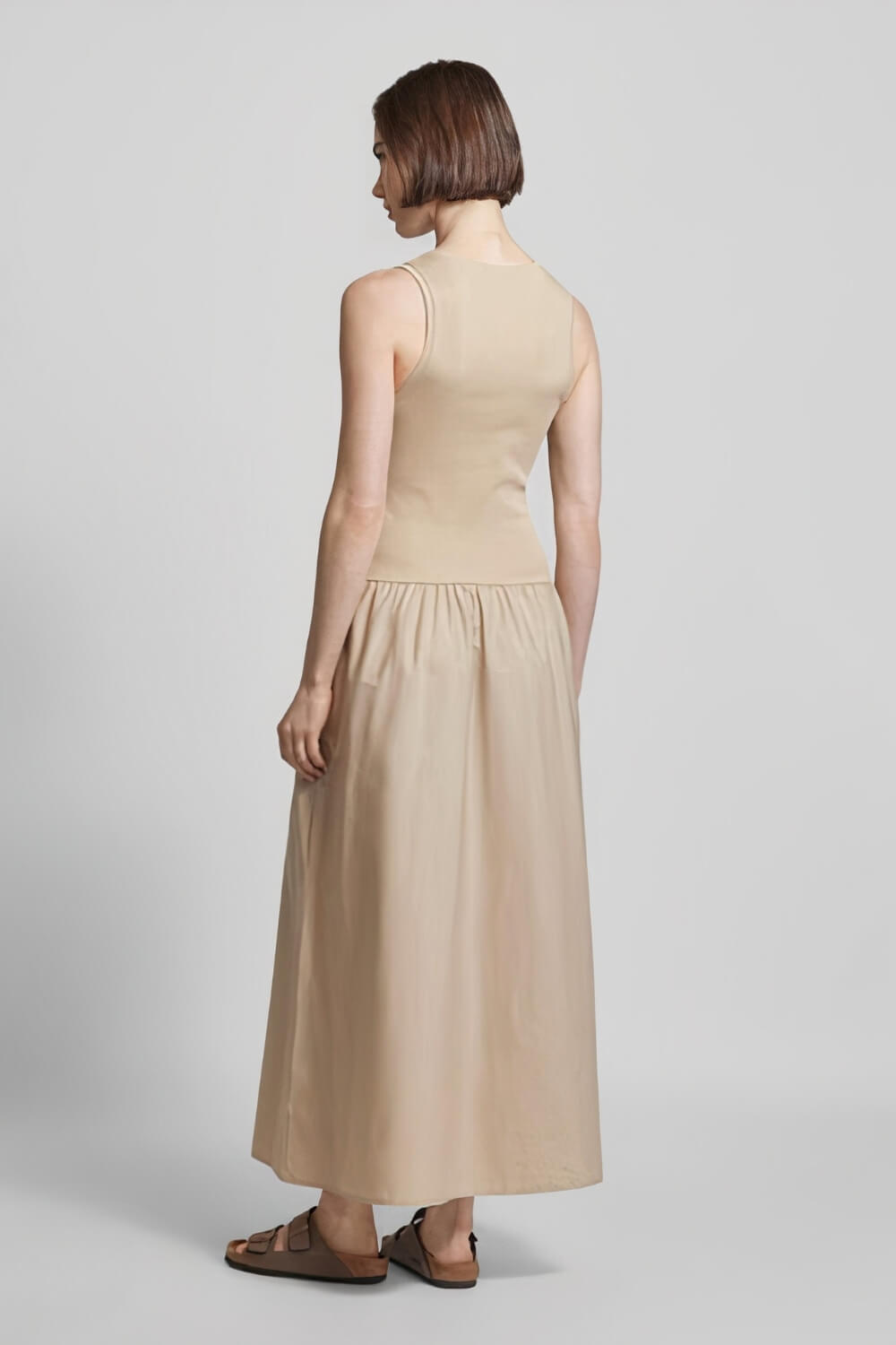 Georgina | Vestido Midi Nude em Poliamida com Cintura Franzida