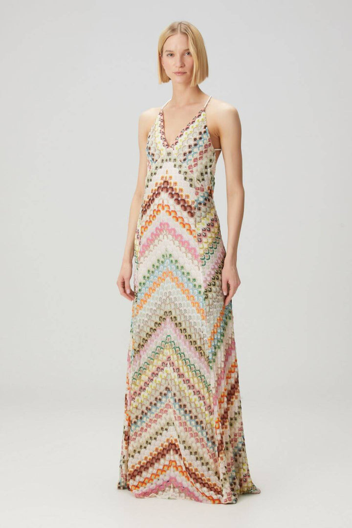 Aleth | Vestido Longo em Renda Chevron Terracota com Alças Cruzadas