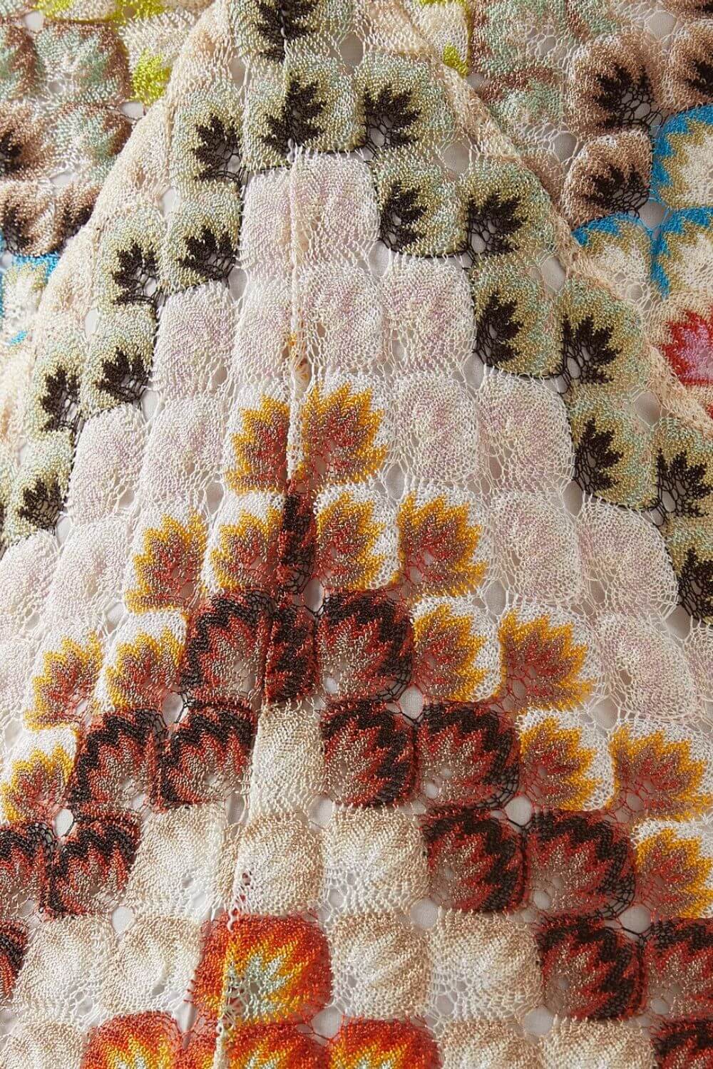 Aleth | Vestido Longo em Renda Chevron Terracota com Alças Cruzadas