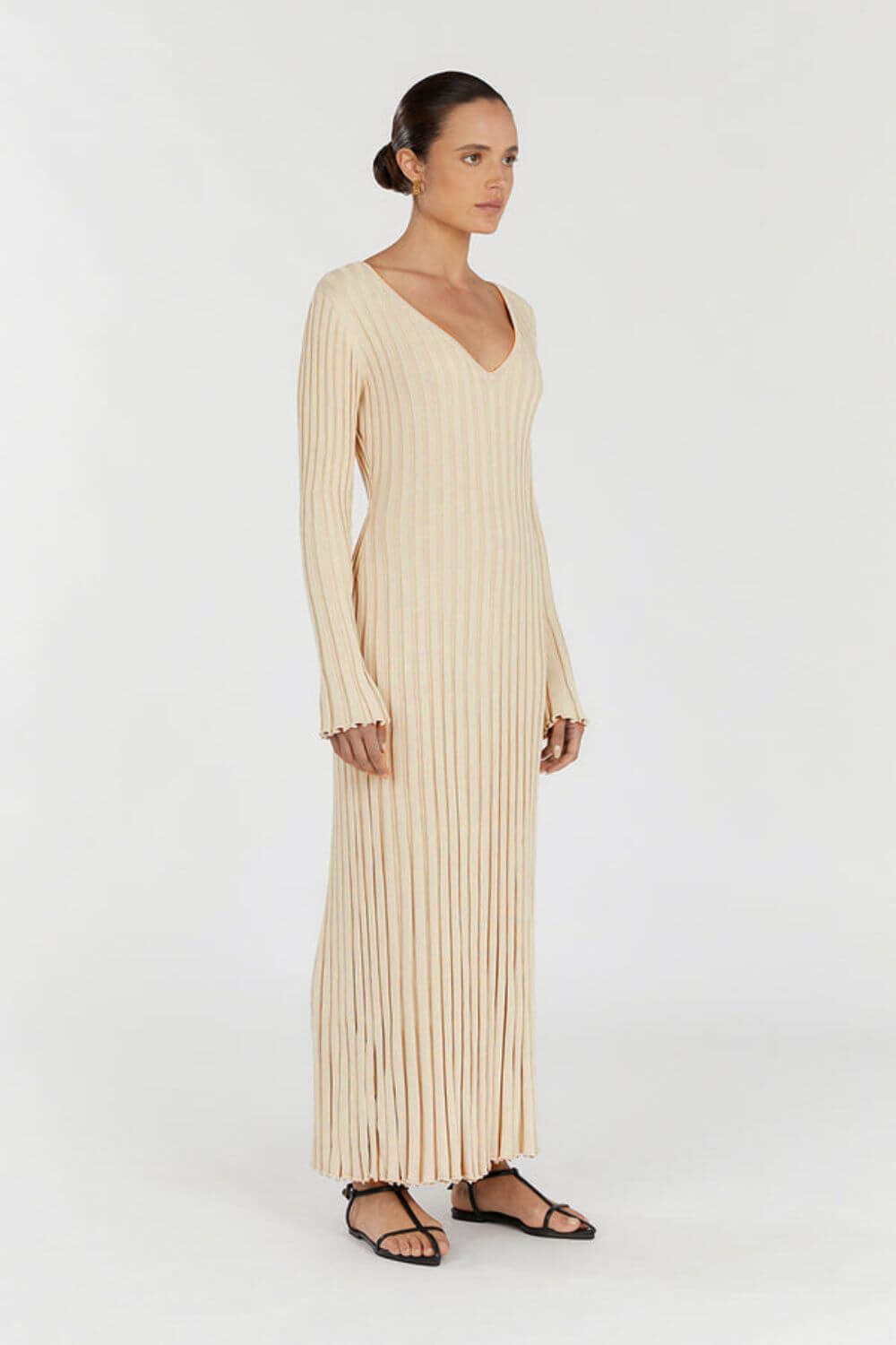 Marta | Vestido Longo em Tricô com Decote em V e Manga Longa