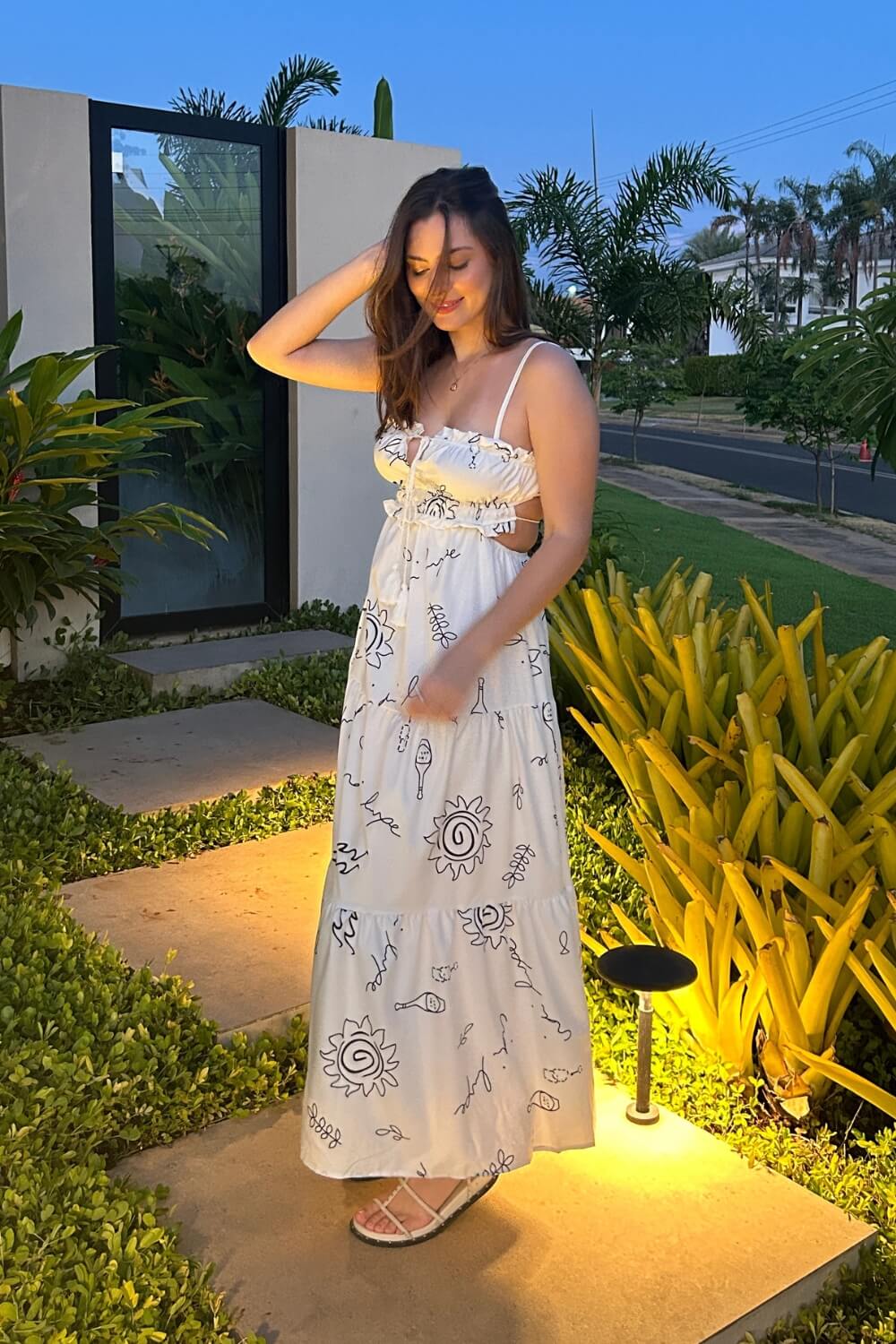 Lívia | Vestido Midi Branco com Estampa Botânica e Forro